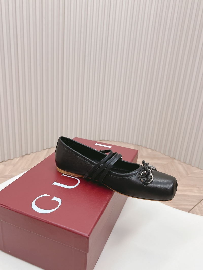 Gucci Flat Shoes